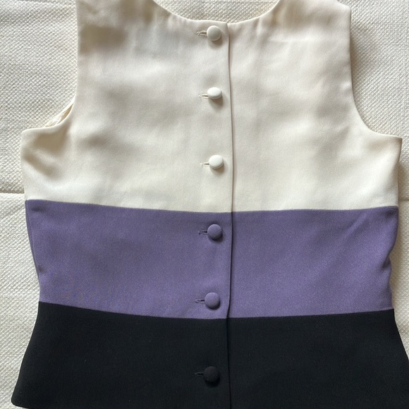 Sleeveless Blouse - Picture 2 of 3